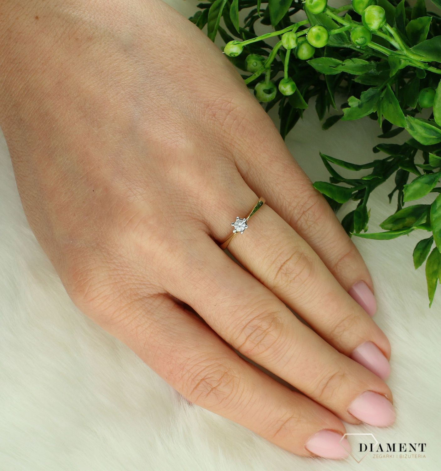 Złoty pierścionek damski 333 z wystającą cyrkonią rozmiar 10 PI  2599.  Złoty pierścionek damski. Pierścionek złoty 333 z cyrkonią. Złoty pierścionek o klasycznym wzorze na prezent. Pierścionek złoty dla kobiety (2).jpg